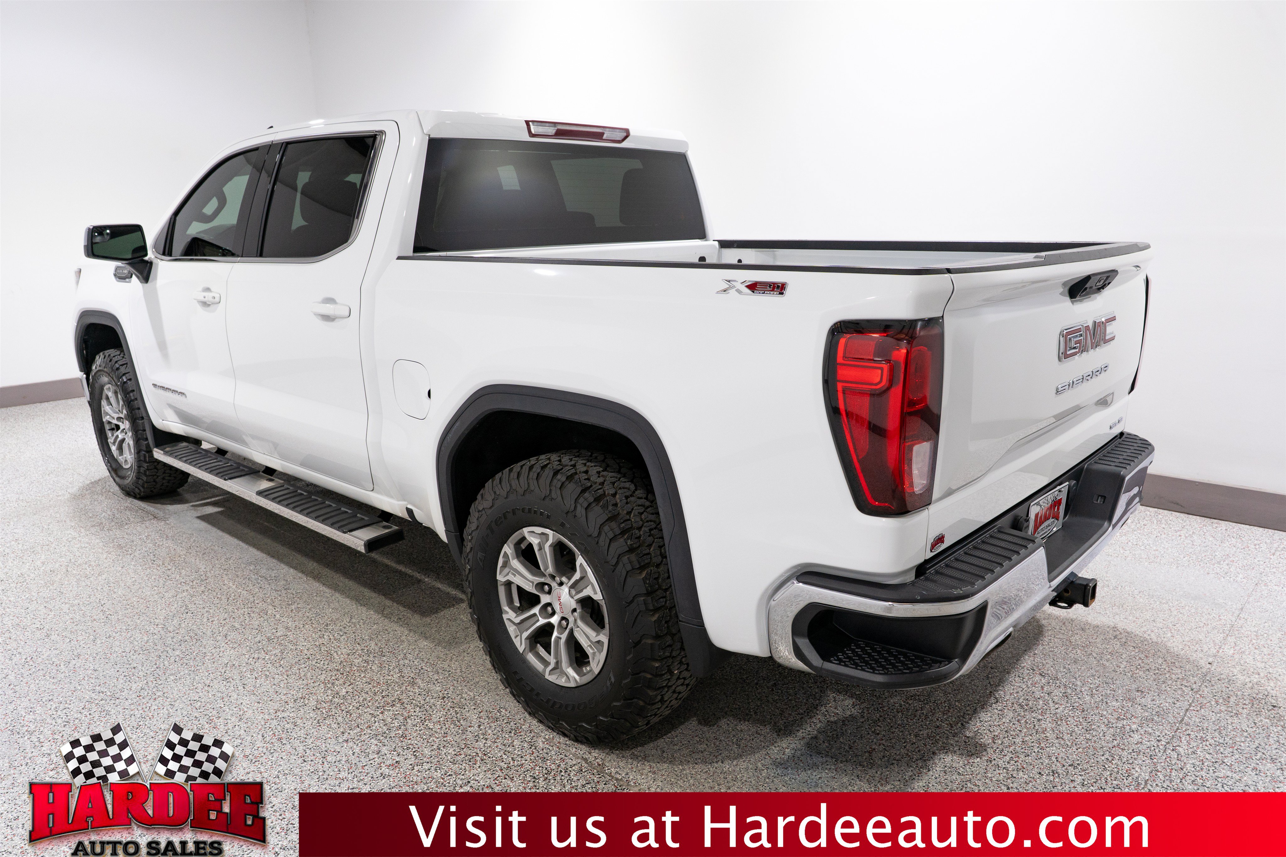 Used 2024 GMC Sierra 1500 SLE w/ X31 Off-Road Package AWD/4WD image 3