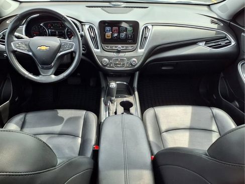 Used 2018 Chevrolet Malibu LT w/ Leather Package FWD image 10
