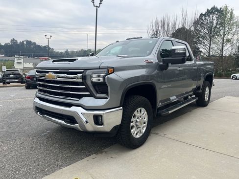 Used 2024 Chevrolet Silverado 2500 LTZ w/ LTZ Plus Package image 4