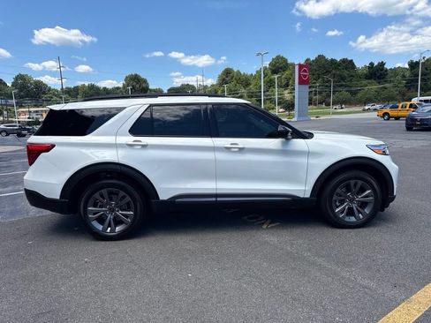 Used 2023 Ford Explorer XLT w/ Equipment Group 202A AWD/4WD image 7