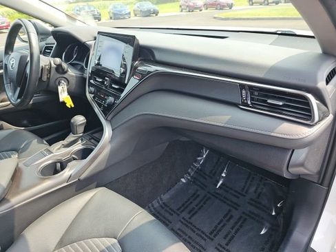 Used 2024 Toyota Camry SE FWD image 32