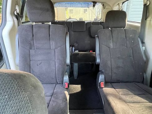 Used 2013 Dodge Grand Caravan SXT w/ Rear Park Assist Pkg FWD image 7