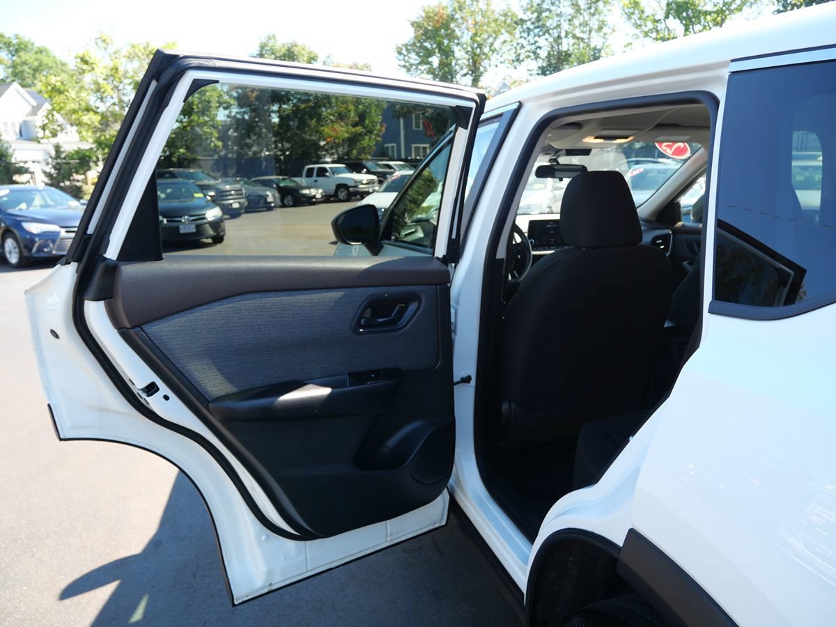 Used 2023 Nissan Rogue S AWD/4WD image 24