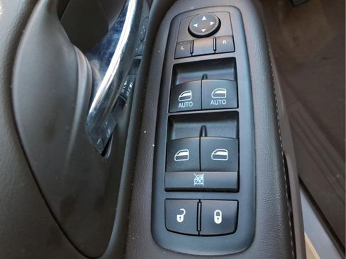Used 2013 Chrysler Town & Country Touring-L w/ Driver Convenience Group FWD image 19