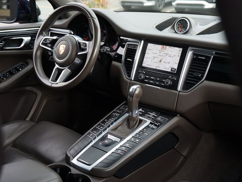 Used 2017 Porsche Macan AWD/4WD image 40