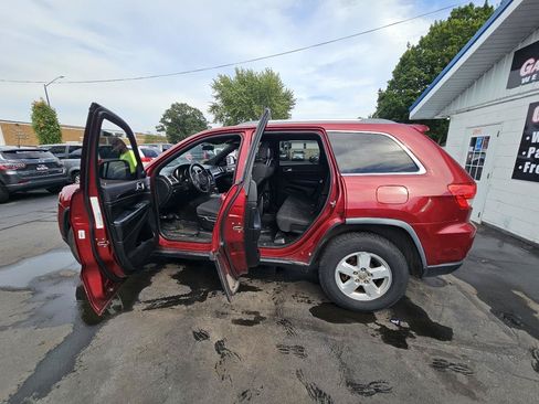 Used 2012 Jeep Grand Cherokee Laredo w/ Laredo E Group AWD/4WD image 23