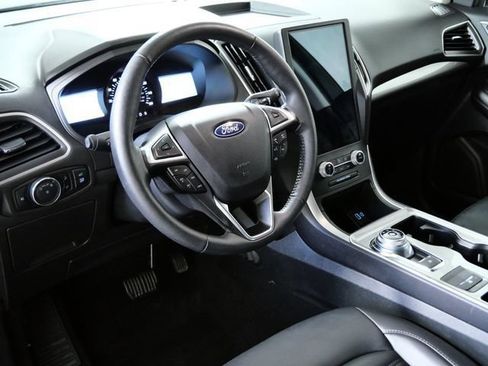 Certified 2024 Ford Edge SEL w/ Convenience Package AWD/4WD image 3