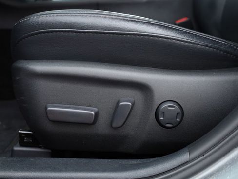 Used 2018 Toyota Avalon XLE Plus image 23