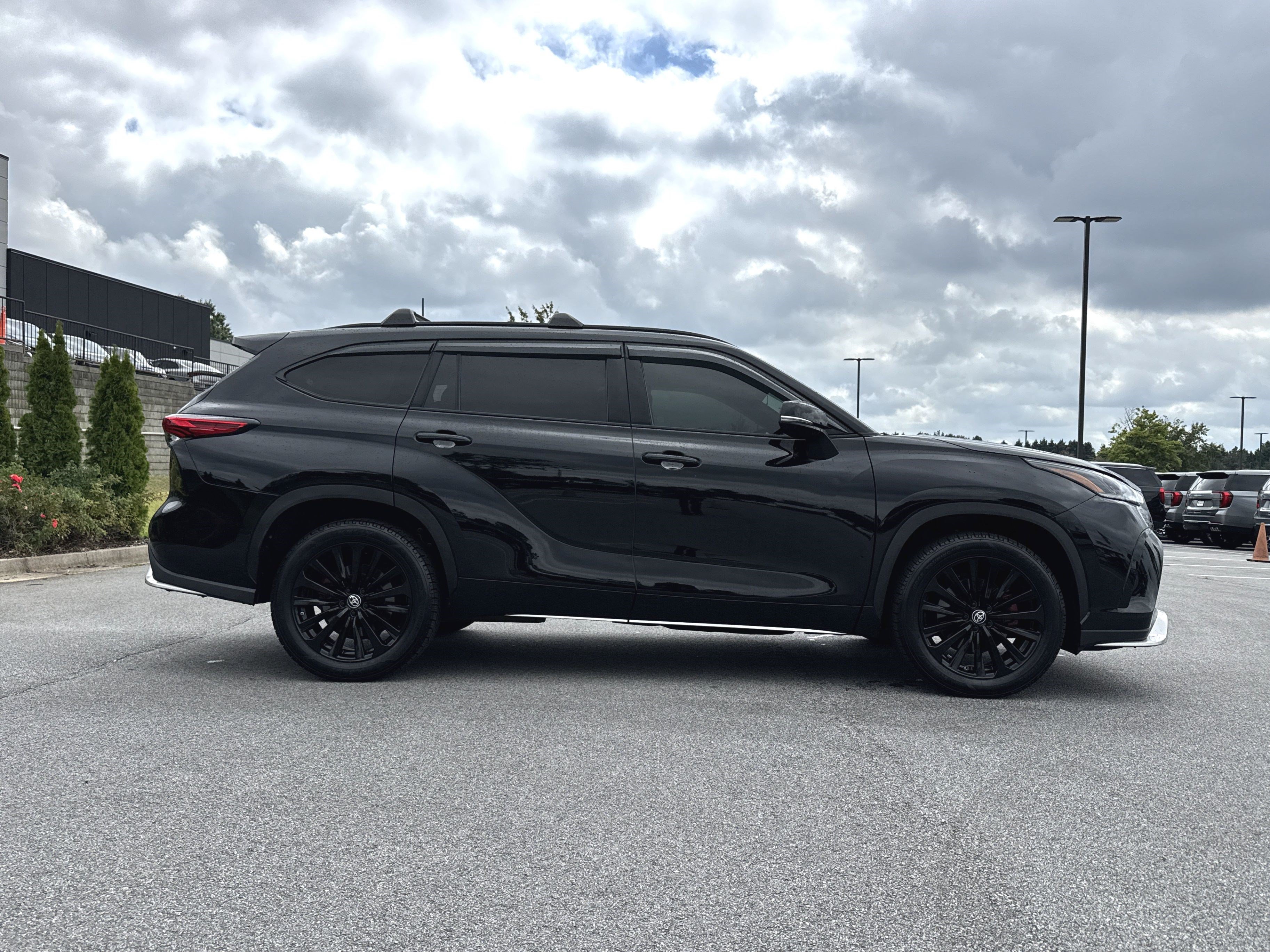 Used 2023 Toyota Highlander XSE AWD/4WD image 11