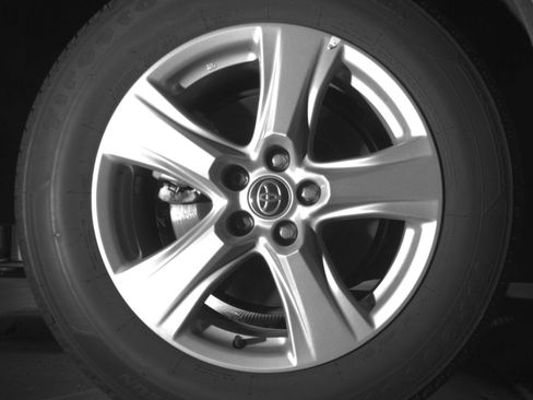 Used 2025 Toyota Highlander LE FWD image 18