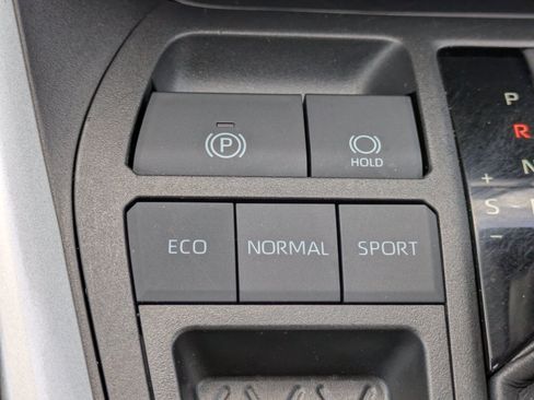 Used 2022 Toyota RAV4 XLE w/ Convenience Package FWD image 27