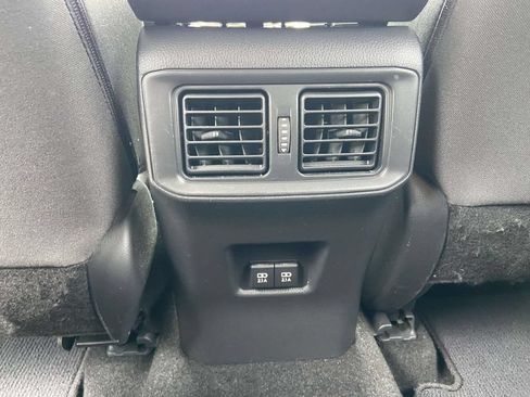 Used 2019 Toyota RAV4 XLE w/ Convenience Package FWD image 22