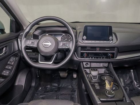 Used 2024 Nissan Rogue SV image 7