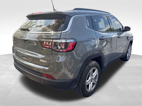 Used 2023 Jeep Compass Latitude AWD/4WD image 3