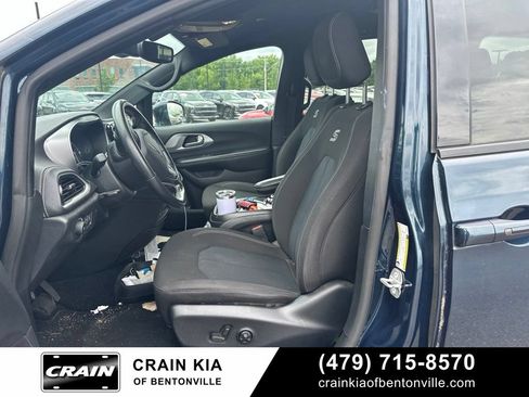 Used 2021 Chrysler Pacifica Touring w/ S Appearance Package FWD image 10