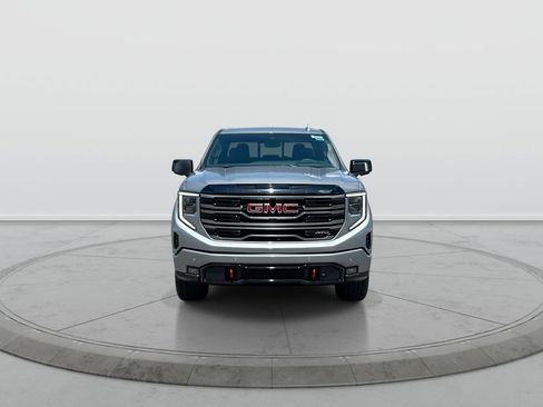 Used 2025 GMC Sierra 1500 AT4 w/ Technology Package AWD/4WD image 3
