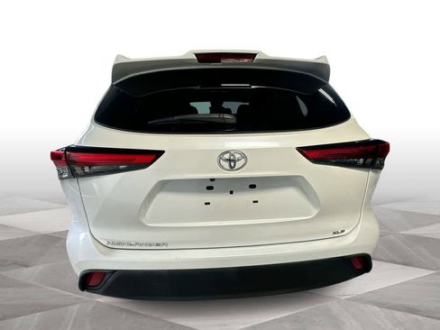 Used 2021 Toyota Highlander XLE FWD image 7