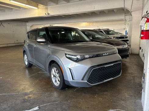 Used 2023 Kia Soul LX w/ Option Group 015 image 2