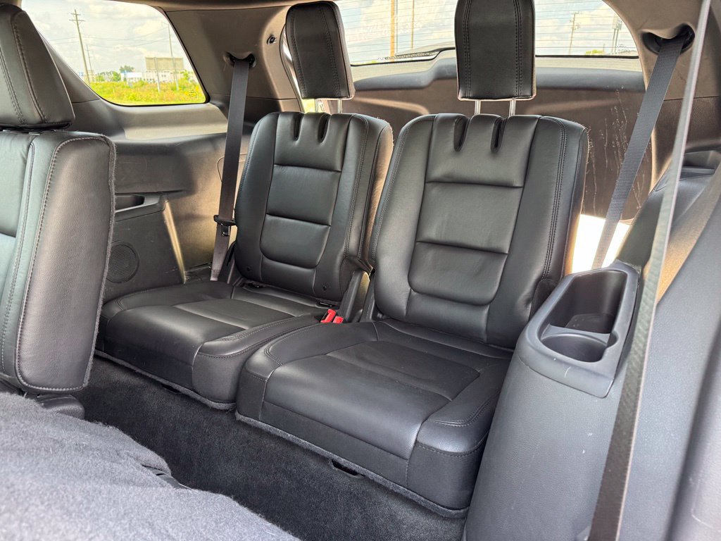Used 2015 Ford Explorer XLT w/ Equipment Group 202A AWD/4WD image 9
