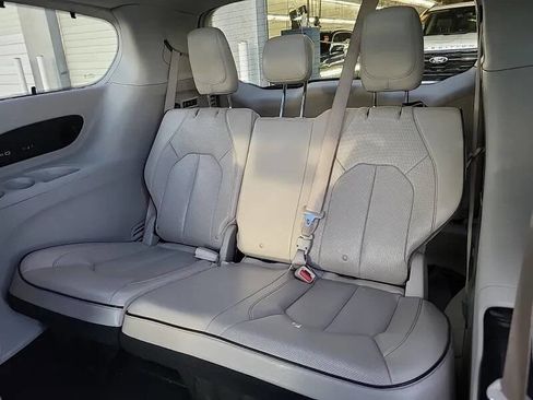 Used 2021 Chrysler Pacifica Limited w/ Premium & Safety Sphere Group image 10
