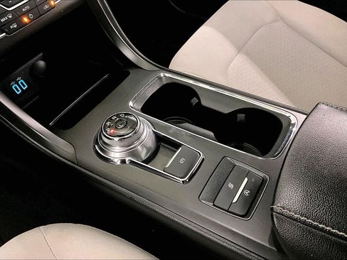 Used 2020 Ford Fusion SE w/ Equipment Group 151A image 16