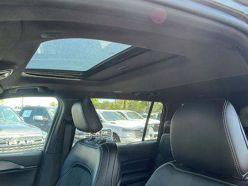 New 2025 Jeep Grand Cherokee L Altitude image 18