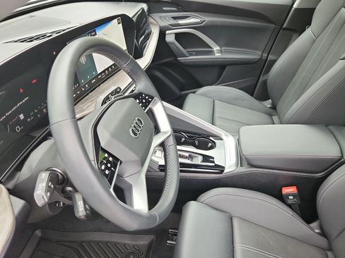 Used 2025 Audi Q5 Premium Plus w/ Premium Plus AWD/4WD image 12