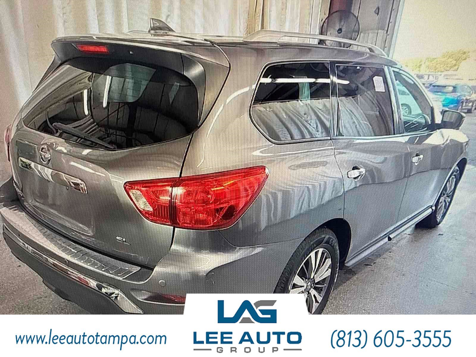 Used 2019 Nissan Pathfinder SL FWD image 2