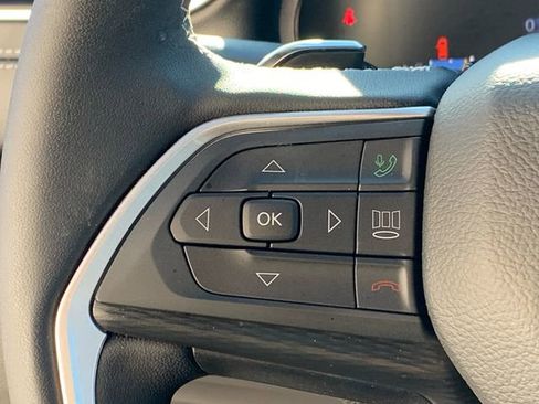 Used 2025 Jeep Grand Cherokee L Altitude image 31