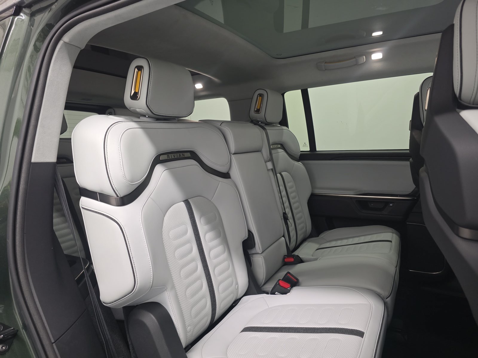 Used 2025 Rivian R1S Adventure Dual AWD/4WD image 23