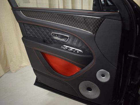 New 2025 Bentley Bentayga image 38