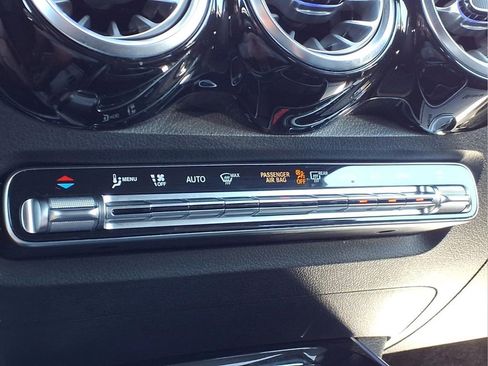 Used 2024 Mercedes-Benz GLB 250 image 14