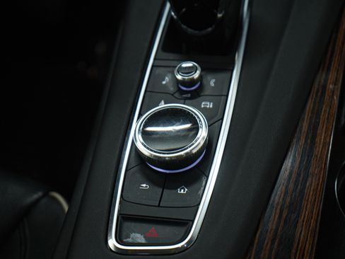 Used 2024 Cadillac Escalade ESV Premium Luxury image 23