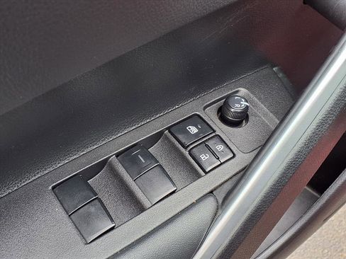 Certified 2022 Toyota Corolla Cross LE w/ Moonroof Package image 24