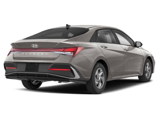 Certified 2024 Hyundai Elantra SE FWD image 2