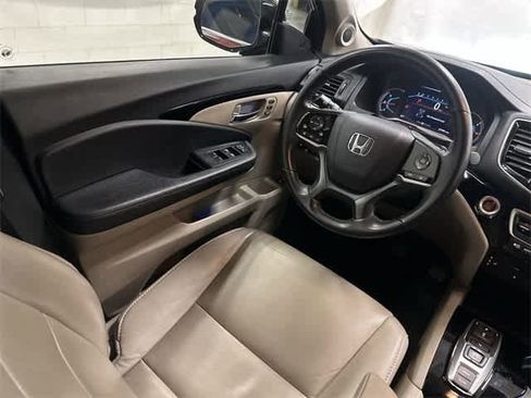 Used 2019 Honda Pilot Touring image 12