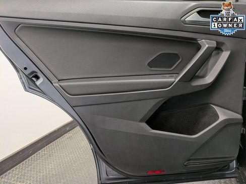Used 2021 Volkswagen Tiguan SE w/ Panoramic Sunroof Package image 23