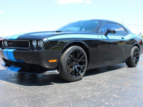 Used 2014 Dodge Challenger SXT RWD image 13