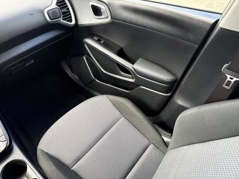 Used 2025 Kia Soul LX w/ LX Technology Package FWD image 14