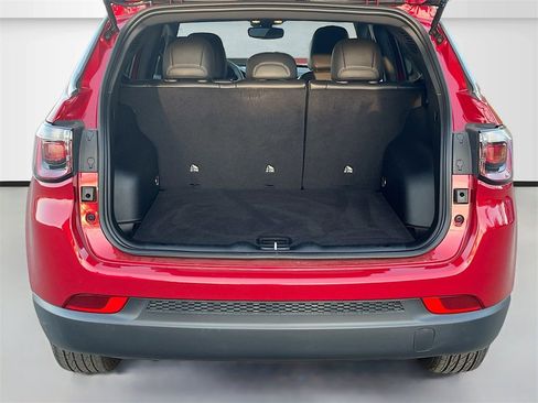 Used 2025 Jeep Compass Latitude image 25