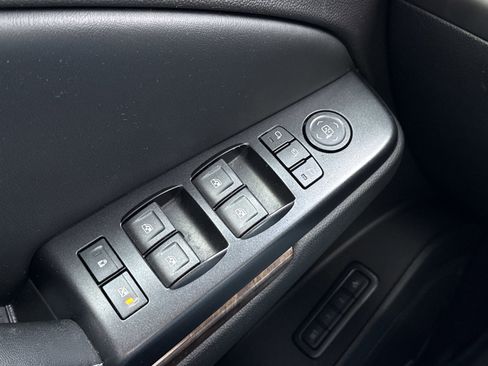 Used 2015 Chevrolet Suburban LT image 21