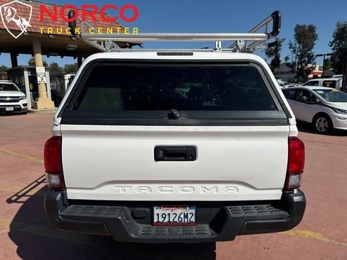 Used 2018 Toyota Tacoma SR image 7