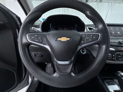 Used 2019 Chevrolet Equinox LS w/ LS Convenience Package AWD/4WD image 8
