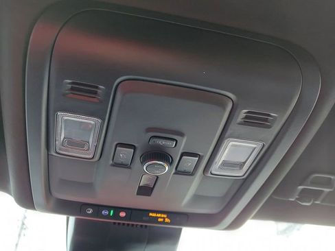 Used 2025 GMC Yukon XL Denali image 14