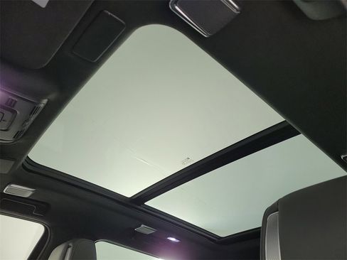 Used 2022 Cadillac Escalade ESV Sport Platinum w/ LPO, ONYX Package image 18