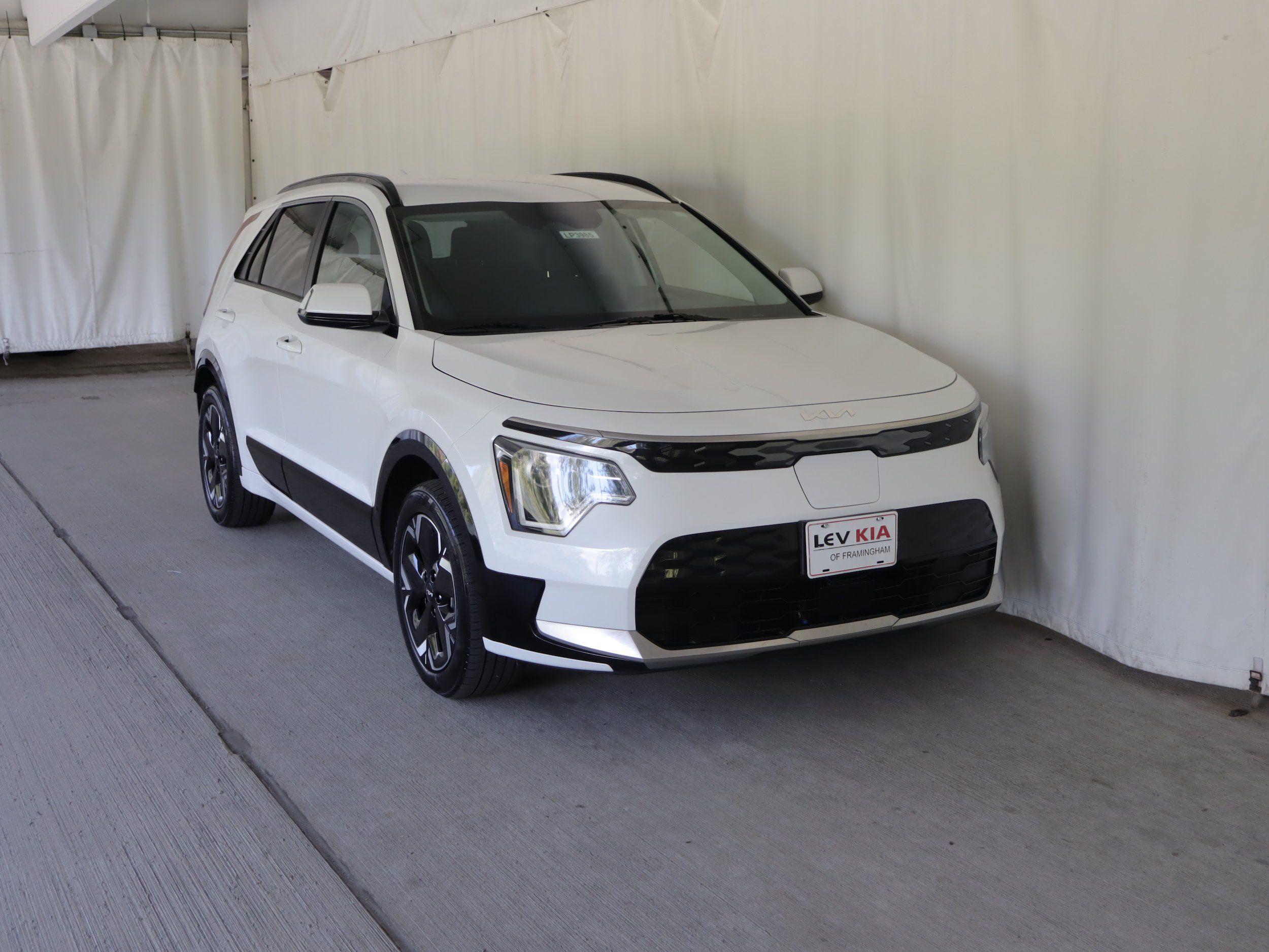 Used 2023 Kia Niro Wind w/ Wind Preserve Package FWD image 1