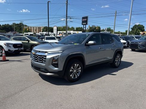 Used 2026 Chevrolet Equinox LT FWD image 3