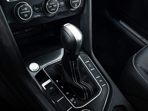 Used 2021 Volkswagen Tiguan SE R-Line image 12