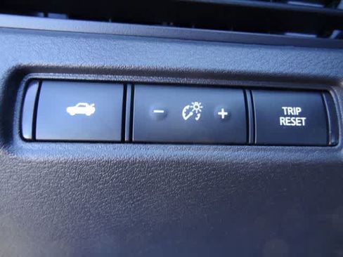 Used 2024 Nissan Altima 2.5 SV FWD image 15
