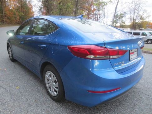 Used 2017 Hyundai Elantra SE image 5